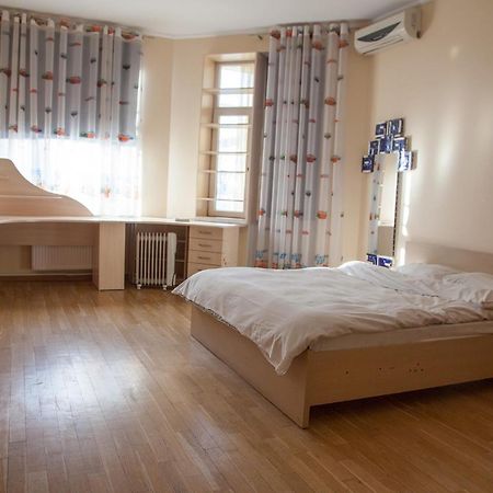 Two Bedroom Apartment With Balcony Kyiv Exterior foto