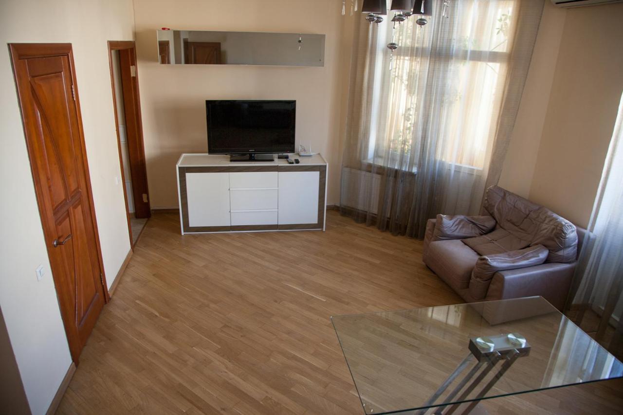 Two Bedroom Apartment With Balcony Kyiv Exterior foto