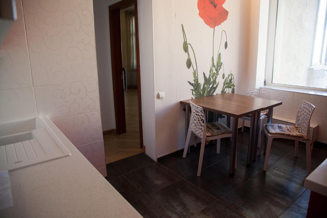 Two Bedroom Apartment With Balcony Kyiv Exterior foto