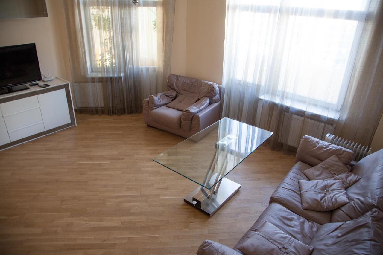 Two Bedroom Apartment With Balcony Kyiv Exterior foto